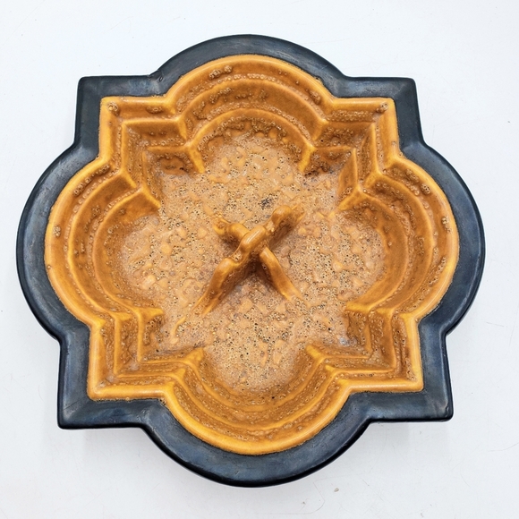Vintage Atlantic Mold Moroccan Style Ashtray Ceramic Musturd Yellow Black 10x10 - Picture 1 of 9